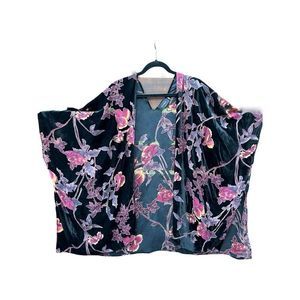 Storia Velvet Floral Kimono